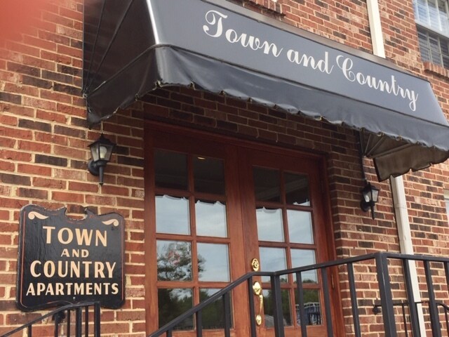Photo - Town & Country Apartments