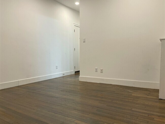 11 Peterborough St Unit 5