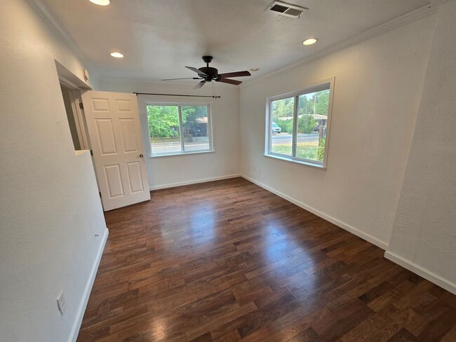 Photo - West-Flagstaff 4bd/2ba House Near NAU & CCC -Students & Pets OK!! Avail. July 10th!