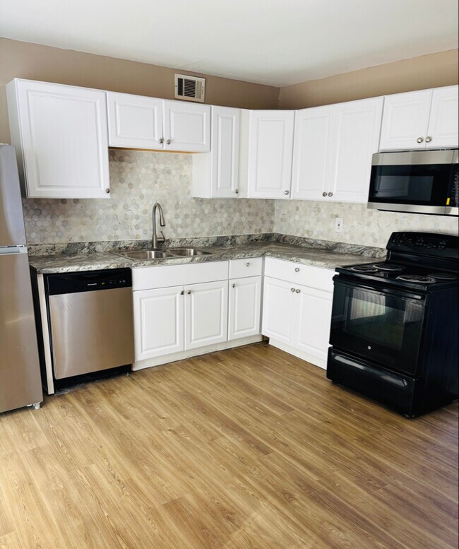 Photo - 2949 Laverne Dr House