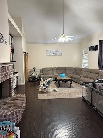 Photo - 1137 Robin Cir
