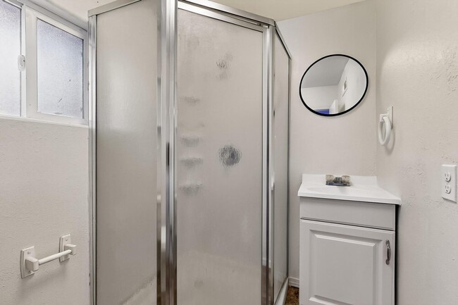 Photo - 4109 Comanche Rd NE