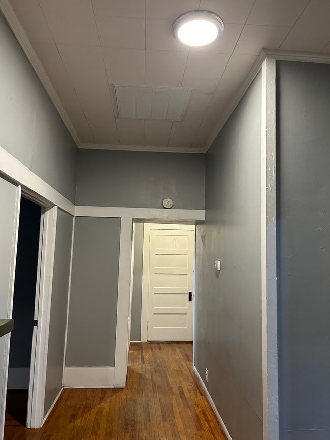 Building Photo - 404 S Green St Unit Cynthia Huntley Rental
