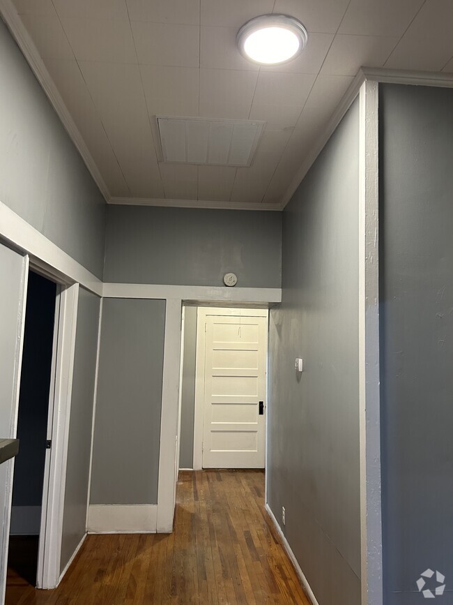 Building Photo - 404 S Green St Unit Cynthia Huntley Rental
