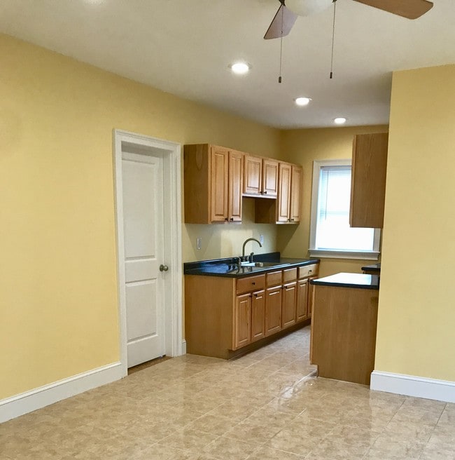 23 New Haven St Unit 2
