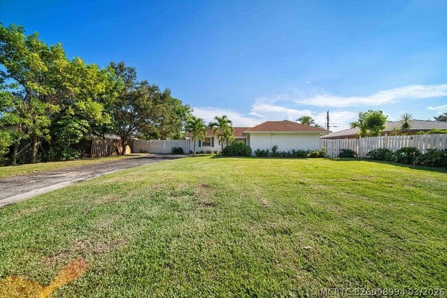518 Kingbird Cir