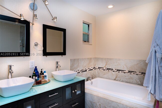 Photo - 1529 Bayview Dr