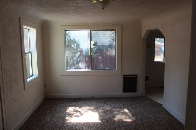 Photo - 1518 Siskiyou St