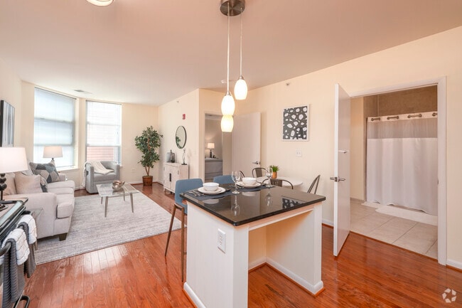 1BR, 1BA – 582SF - Kitchen