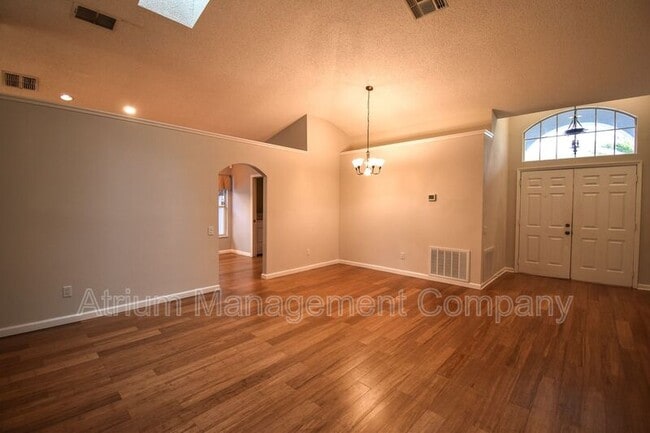 Photo - 105 N Weathersfield Ave