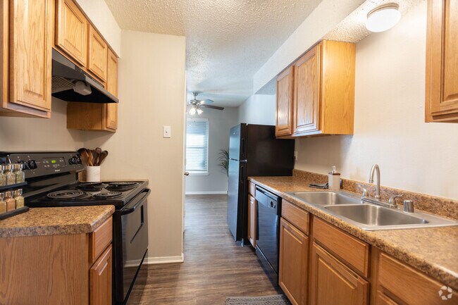 2BR, 1.5BA - 1,129 SF - ReNew Highland Park