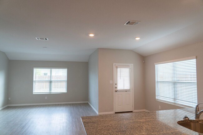 Photo - Spacious 3/2 Dream in Converse TX