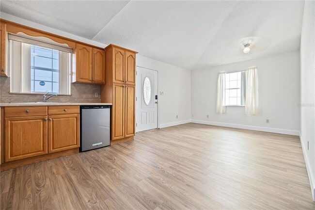 Photo - 113 W Gladys St