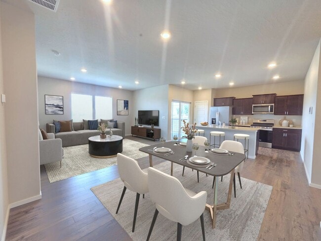 Building Photo - $2,700 - 3 Bed / 2 Bath Gorgeous Single Level Home with Beautiful Views