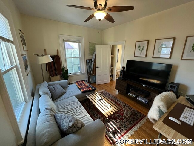 Building Photo - 12 Claremon St Unit 2