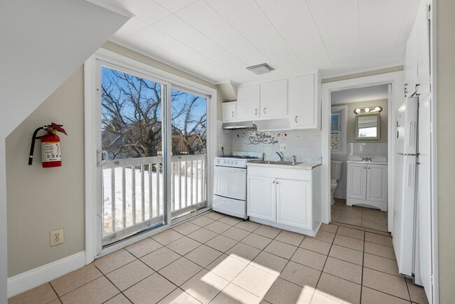 Building Photo - 159 Cooper Ave