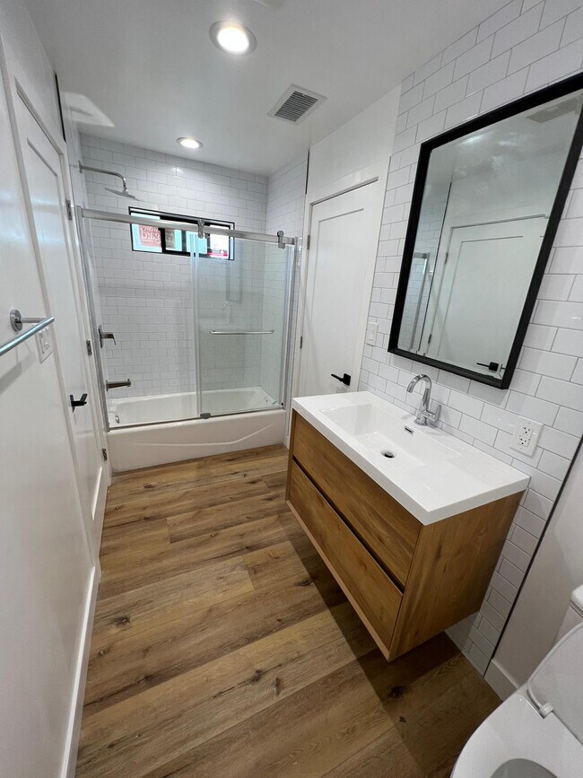 Photo - 6901 Variel Ave Casa