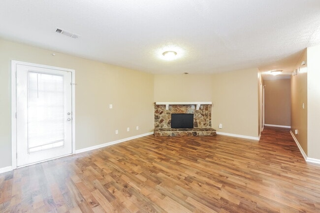 Photo - 3835 Scarsborough Dr SW
