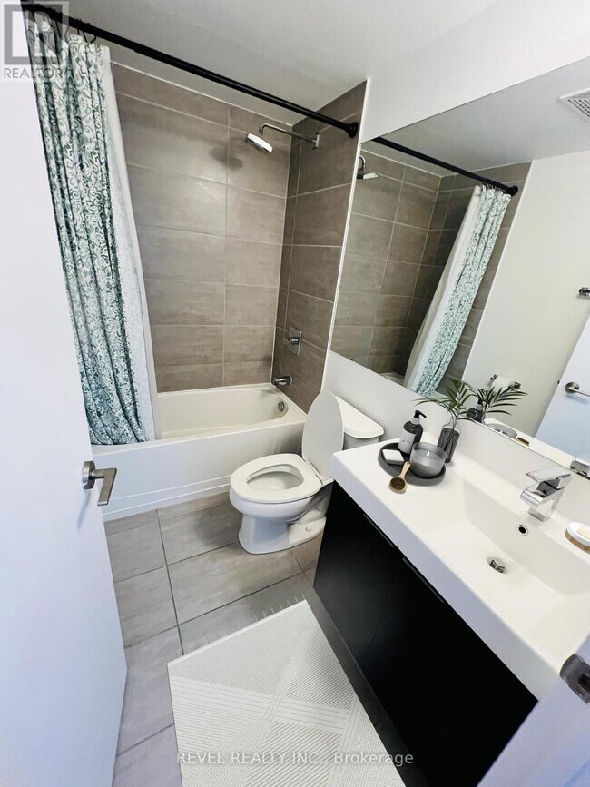 Photo - 478 King St W Unité 404