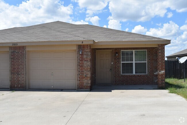 Building Photo - 2605 Cody Poe Rd Unit B - READY SHOWABLE Rental