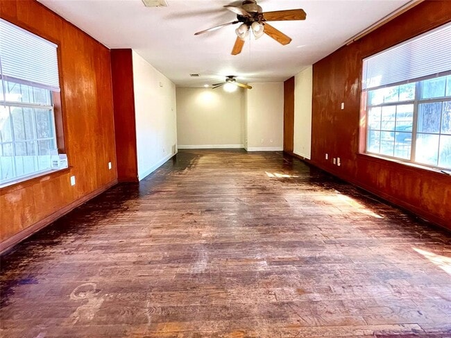 Building Photo - 304 Montopolis Dr