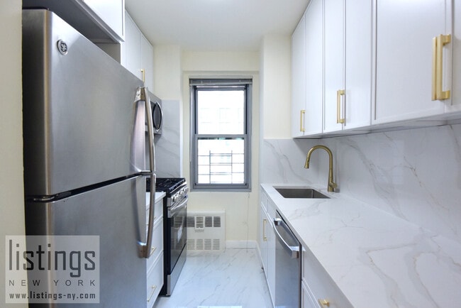 Building Photo - 79 W 12th St Unit 7A