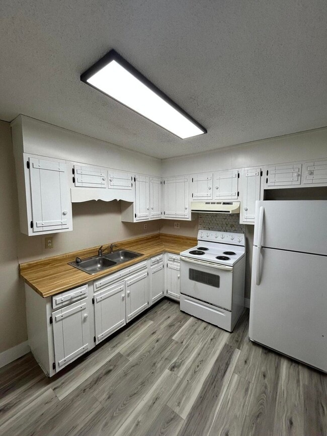 Photo - 572 Highland Dr SW Unit 7