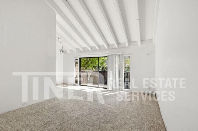 Photo - 730 Woodside Ln E Unidad #11