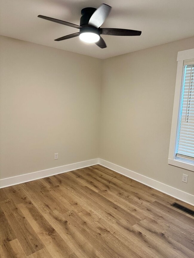 Photo - 102 W 15th Ave