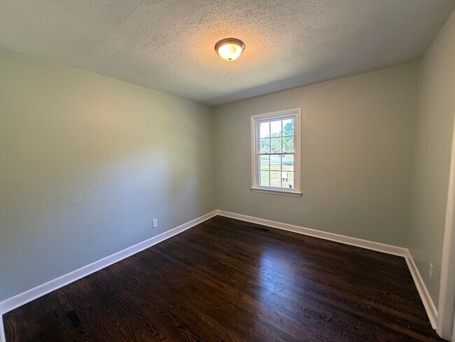 Photo - 127 Oak Circle Dr