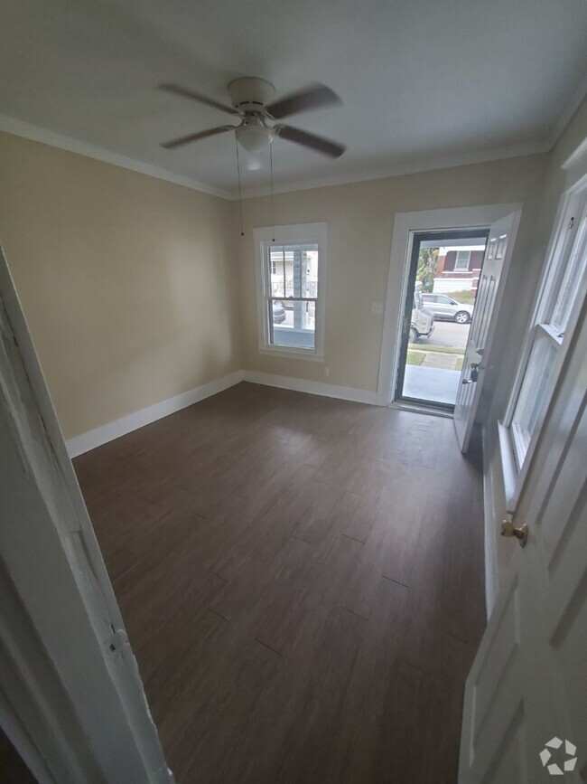 Building Photo - "2-Bedroom Duplex Home in Louisville with ... Unit 703 M St 1