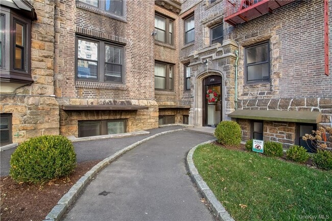 Building Photo - 234 Martine Ave Unit 5K Rental