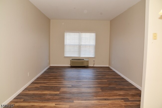 Photo - 2 Richmond Rd Unidad 110