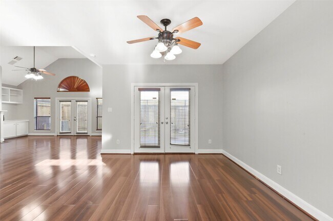 Photo - 9810 Marlink