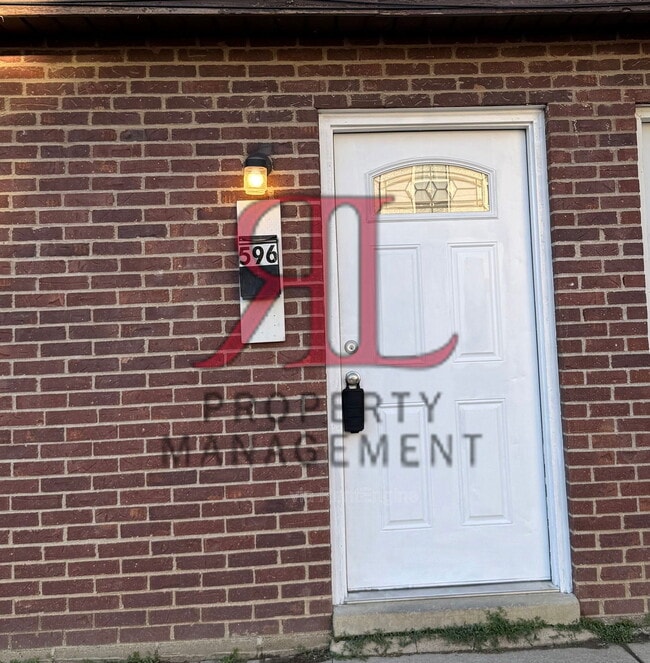 Photo - 596 E Gates St