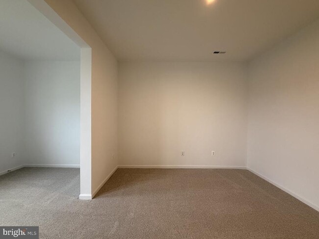 Photo - 453 Husky Trl