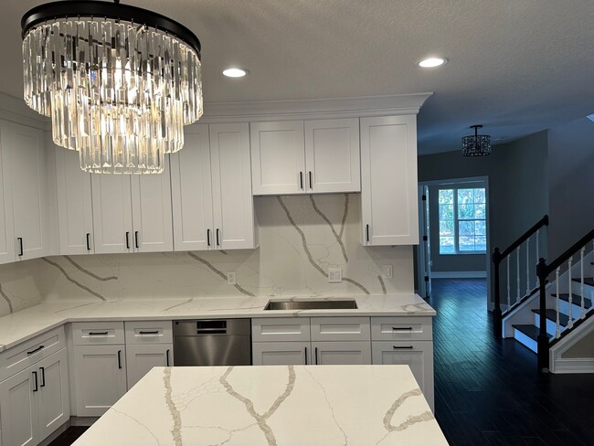 Photo - 1115 Damask St