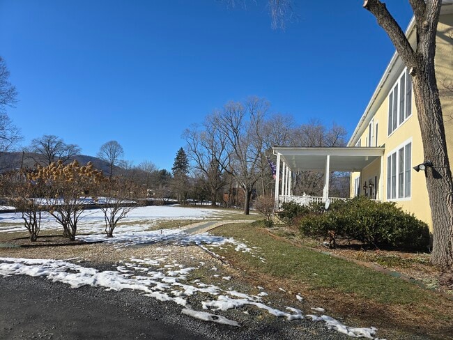 Front porch commons - The Washington School