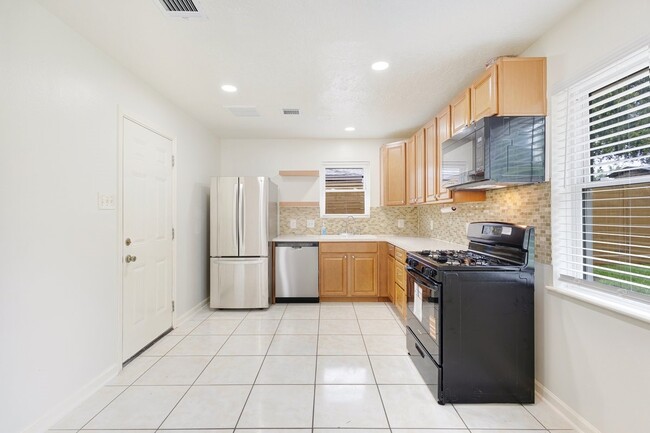 Photo - 1303 Gamma St