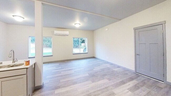 Photo - Newer 7 Bedroom 3 Bath unit!!!