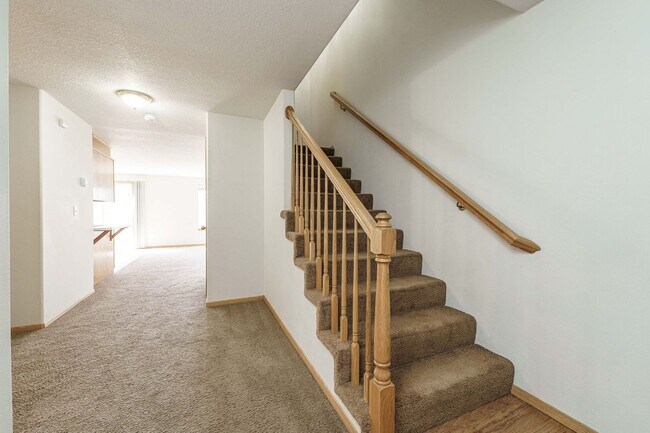 Photo - $500 Off Move In Special - Comfortable 3-B... Townhome
