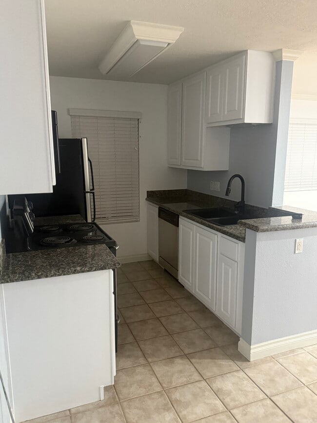 Photo - 3928 Arizona St Unit 4