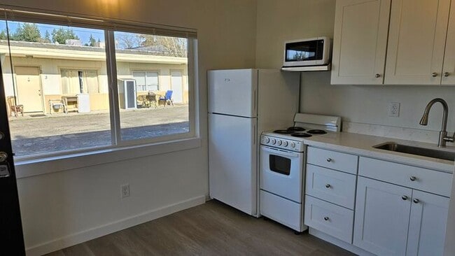 Photo - Parkland Cozy Studio ~on site laundry & parking