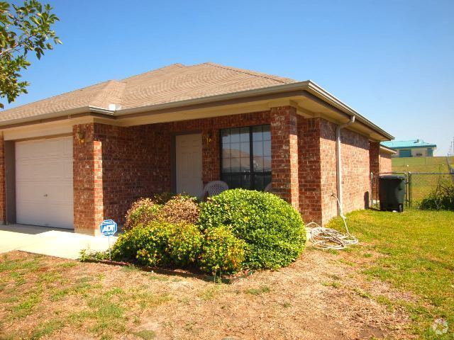 Building Photo - 3704 Dustin Ct Unit B Rental