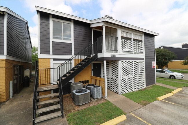 Building Photo - 12659 Ashford Meadow Dr Unit C