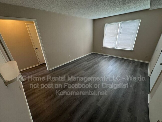 Photo - 838 Saddlewood St