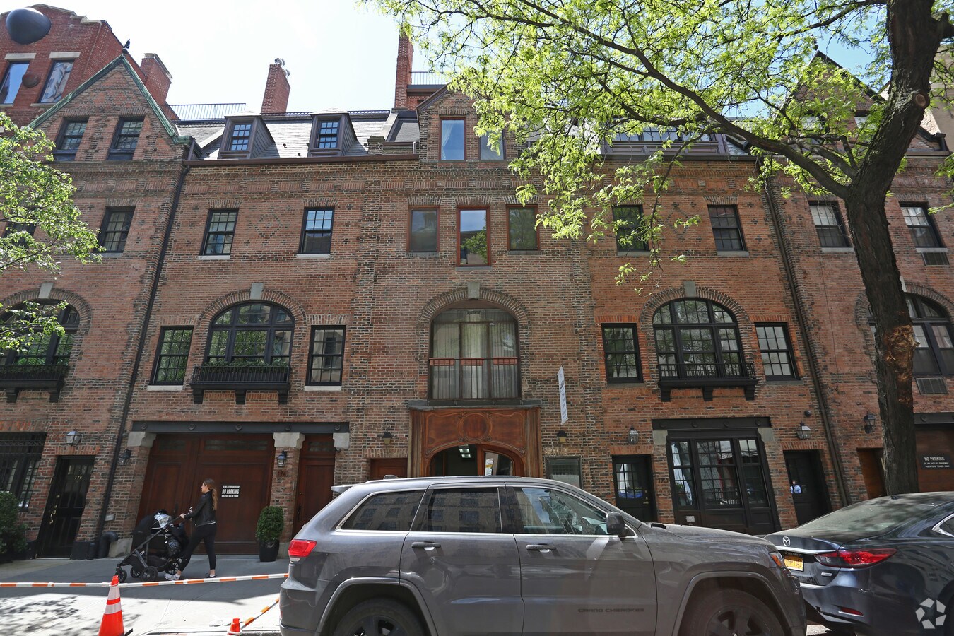 Photo - 172 E 75th St