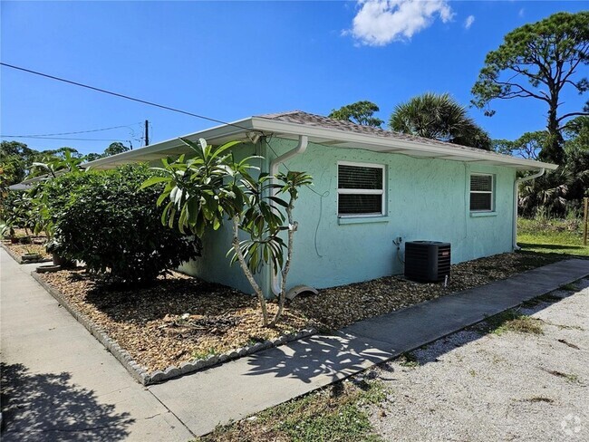 Building Photo - 636 Olive St Rental