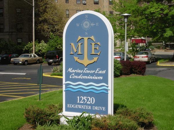 Letrero en Edgewater Drive - Marine Towers East