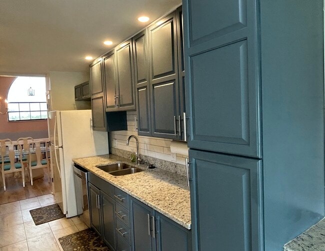 Multiple cabinets - 17280 Eagle Trce Unit Eagle trace # 9